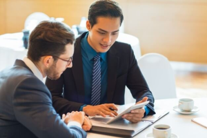 O Que um Consultor Comercial Faz? Descubra as Funções e Importância Deste Profissional