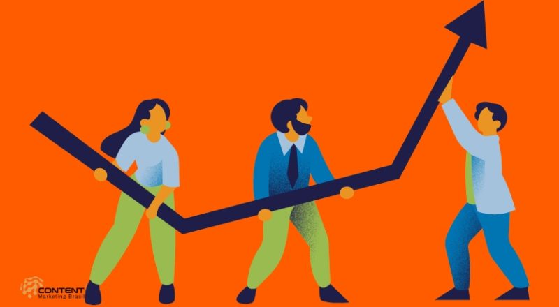 Profissional freelancer trabalhando em um projeto de marketing digital, utilizando ferramentas online.