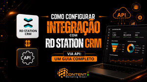 Banner em fundo preto e laranja com o título “Como configurar integração com RD Station CRM via API: um guia completo”. À esquerda, aparece o logotipo do RD Station CRM conectado por setas a um ícone de engrenagem com a sigla “API”. À direita, um notebook mostra um painel de CRM com métricas de alcance, receita, conversões, funil de vendas, origem dos contatos e evolução de indicadores. O logotipo da Content Marketing Brasil está na parte inferior.